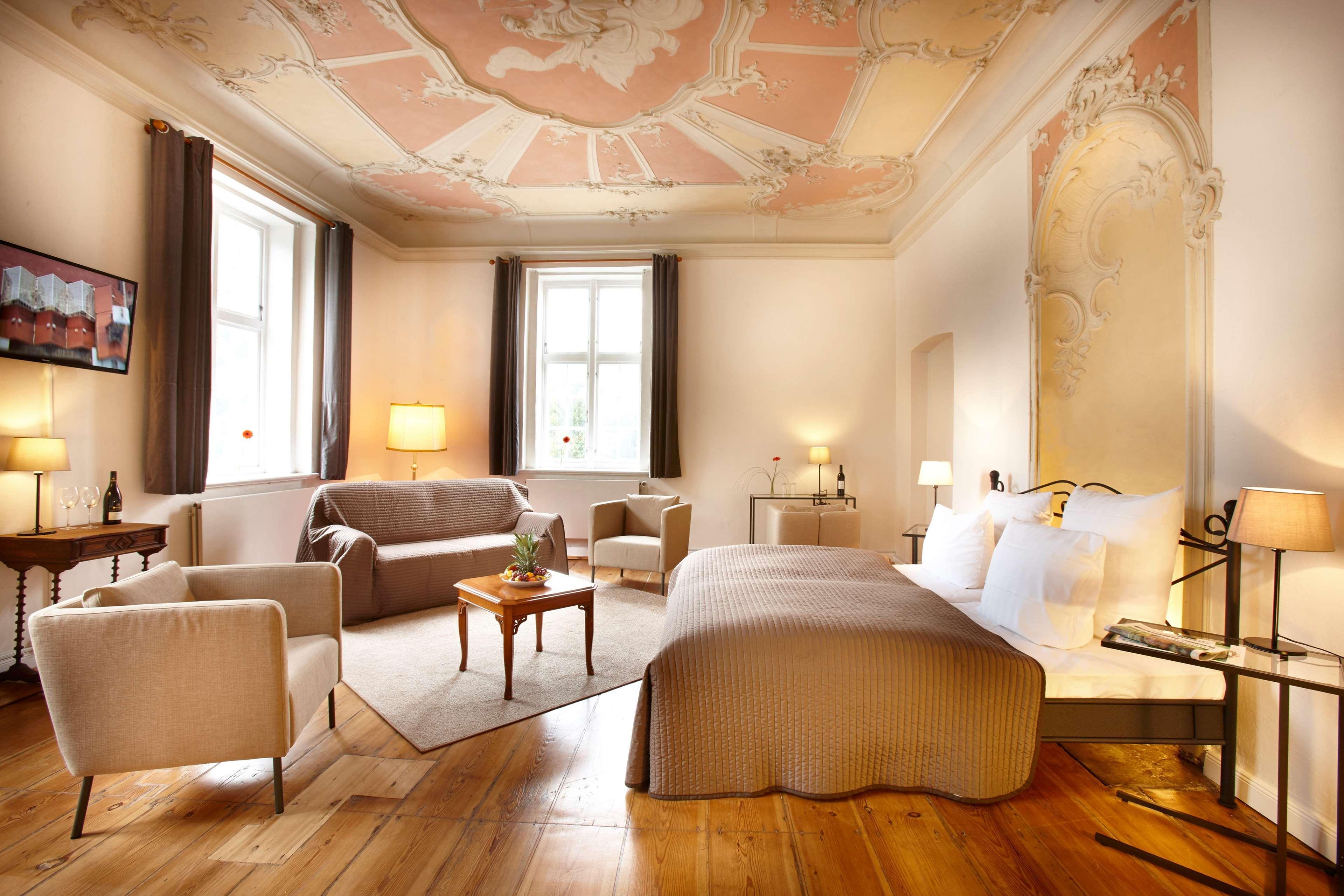 Pelli Hof By Tulip